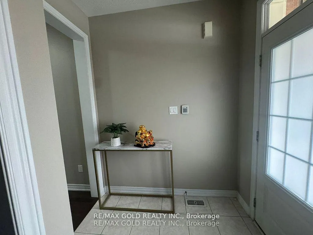 Photo 4 of 244 Sky Harbour Drive, Brampton, Bram West — HOMEH