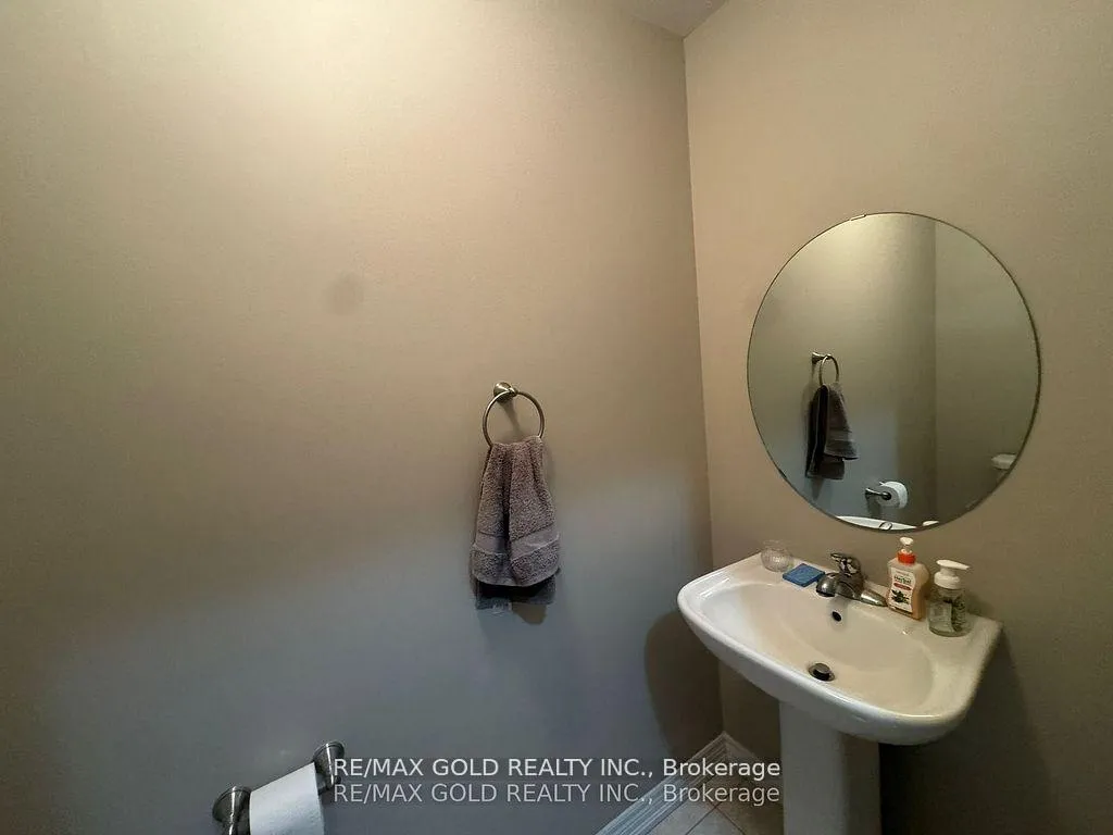 Photo 5 of 244 Sky Harbour Drive, Brampton, Bram West — HOMEH