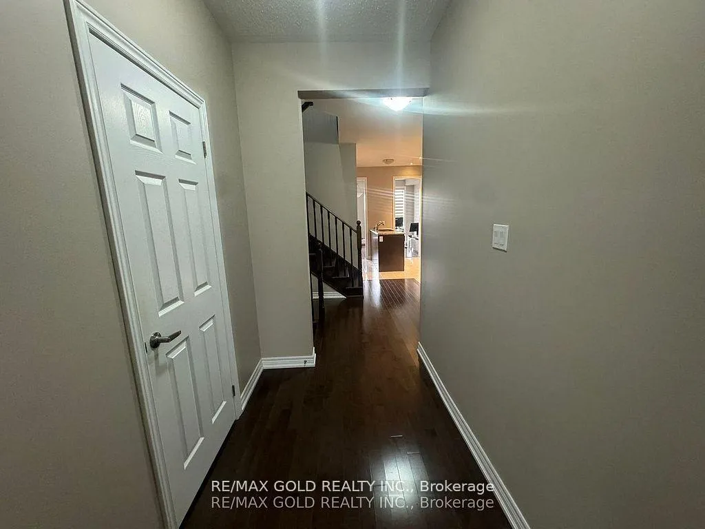 Photo 6 of 244 Sky Harbour Drive, Brampton, Bram West — HOMEH