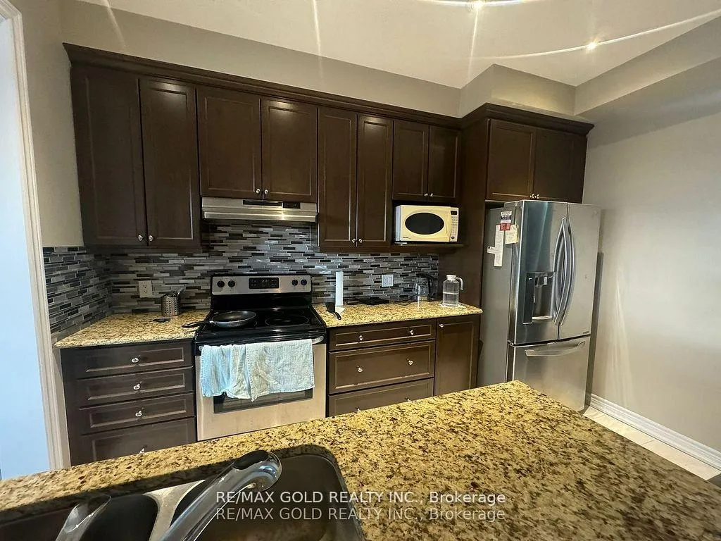 Photo 10 of 244 Sky Harbour Drive, Brampton, Bram West — HOMEH