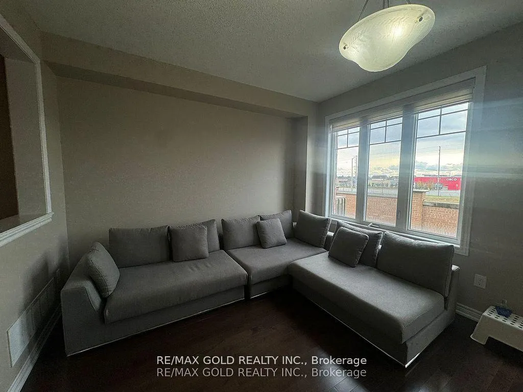Photo 11 of 244 Sky Harbour Drive, Brampton, Bram West — HOMEH