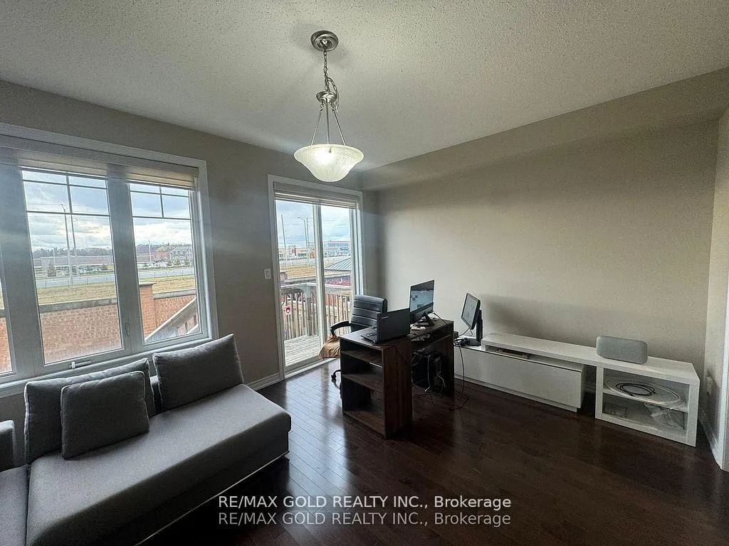 Photo 14 of 244 Sky Harbour Drive, Brampton, Bram West — HOMEH