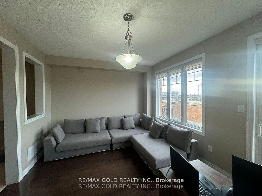 Photo 15 of 244 Sky Harbour Drive, Brampton, Bram West — HOMEH