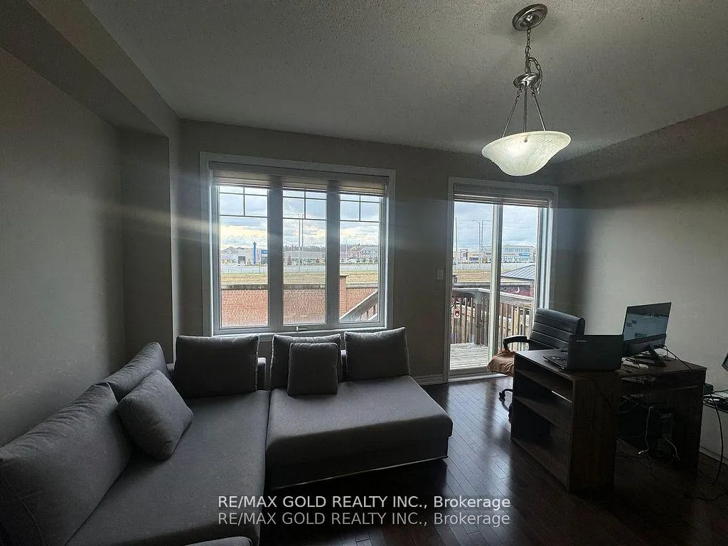 Photo 16 of 244 Sky Harbour Drive, Brampton, Bram West — HOMEH