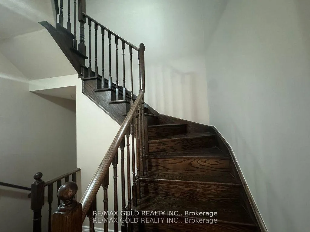 Photo 17 of 244 Sky Harbour Drive, Brampton, Bram West — HOMEH