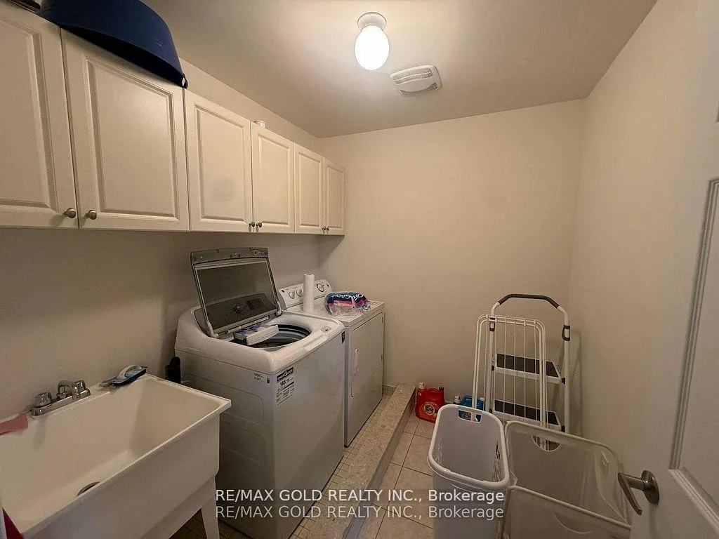 Photo 24 of 244 Sky Harbour Drive, Brampton, Bram West — HOMEH