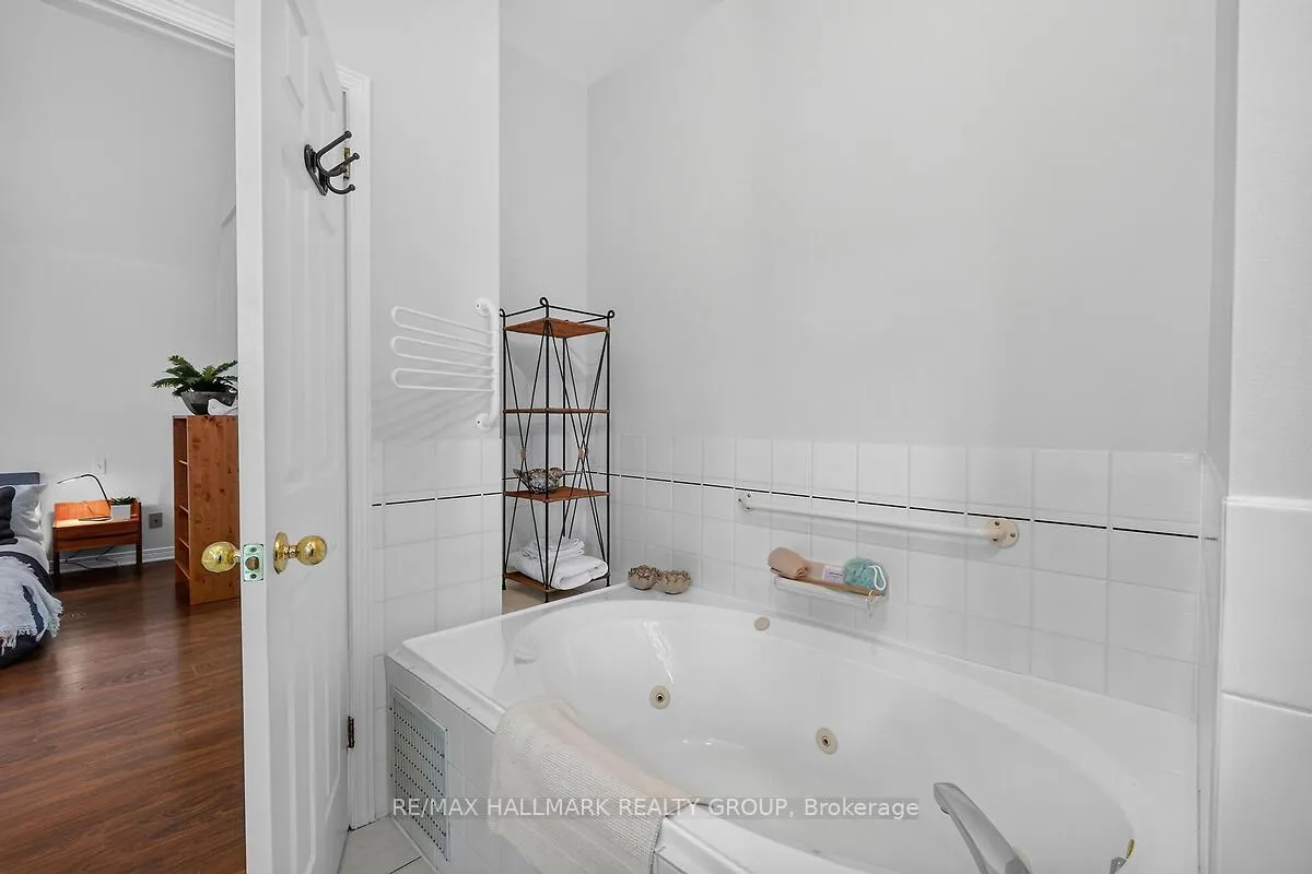 Photo 33 of 51 Castlethorpe Crescent, Ottawa, Centrepointe — HOMEH