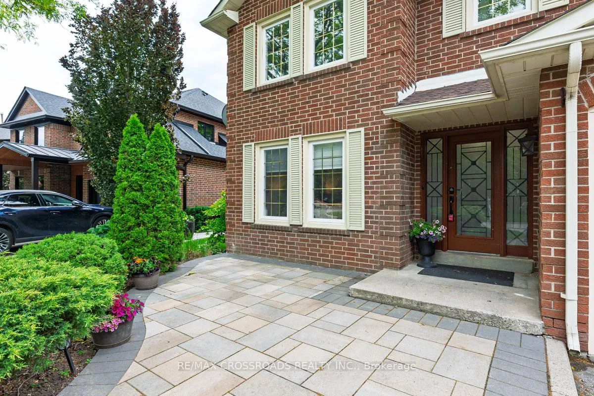 Photo 2 of 16 Heisey Drive, Markham, Markham Village — HOMEH