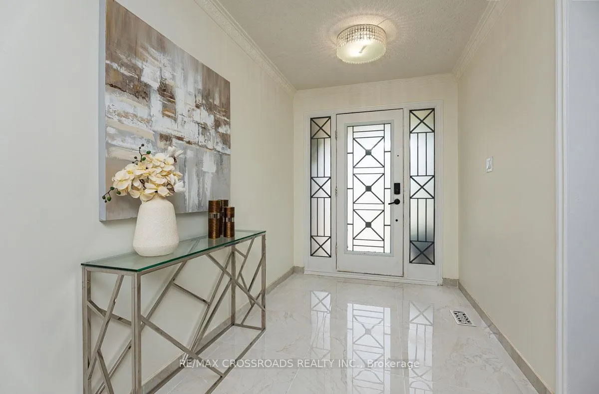 Photo 3 of 16 Heisey Drive, Markham, Markham Village — HOMEH