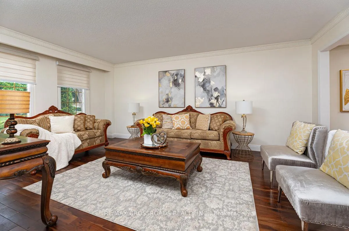 Photo 5 of 16 Heisey Drive, Markham, Markham Village — HOMEH