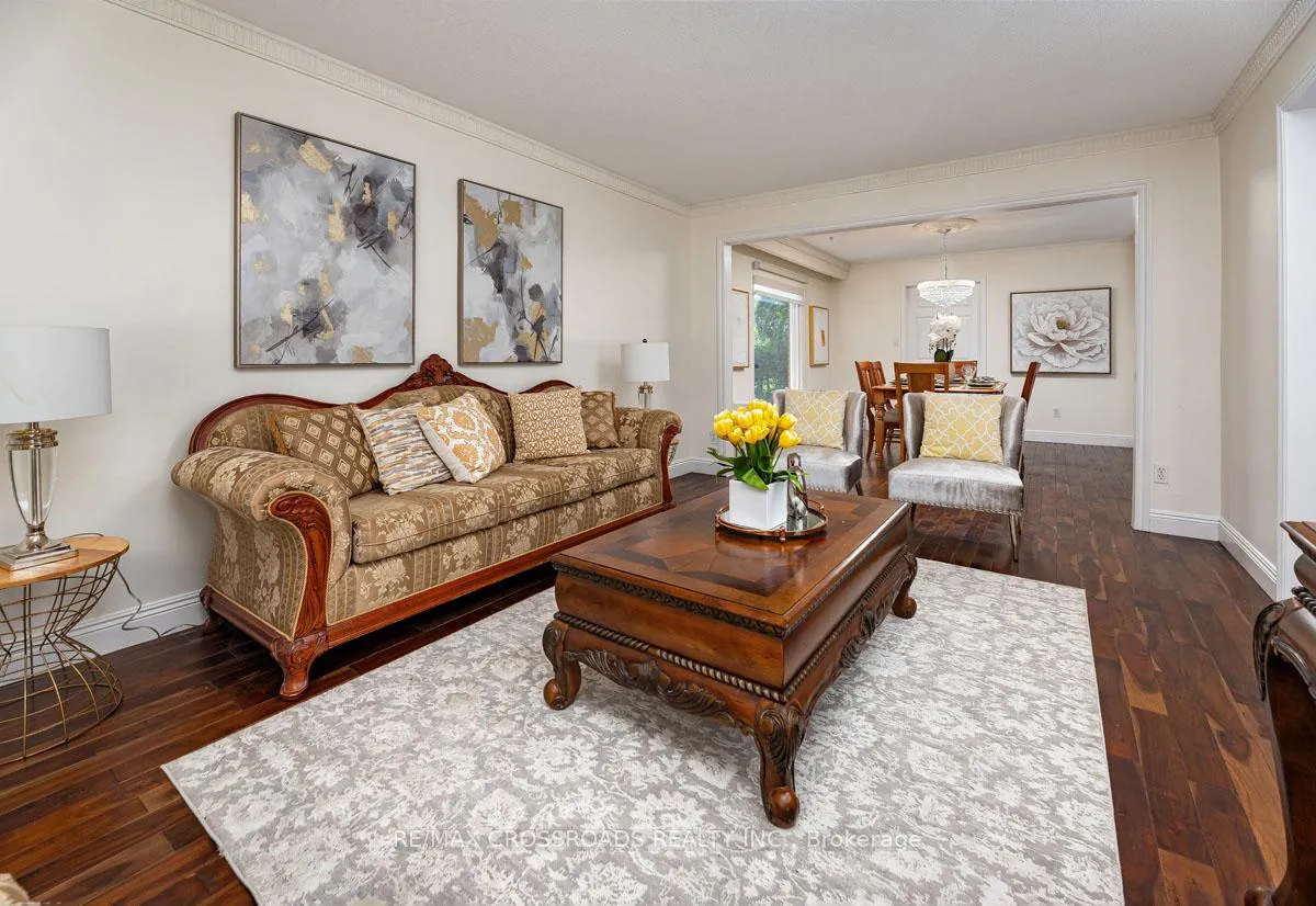 Photo 7 of 16 Heisey Drive, Markham, Markham Village — HOMEH