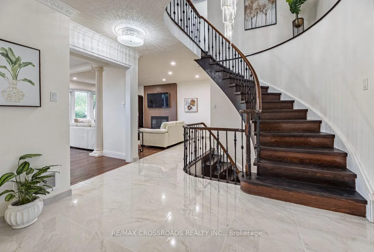 Photo 9 of 16 Heisey Drive, Markham, Markham Village — HOMEH