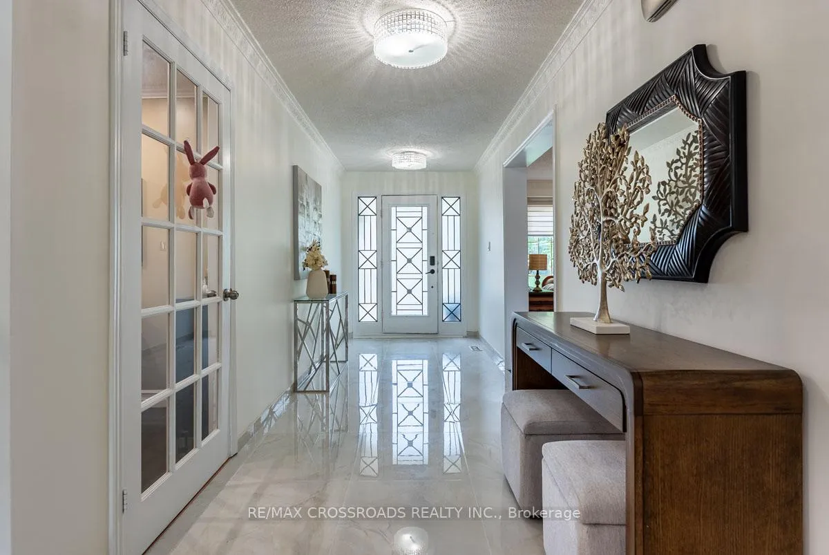 Photo 10 of 16 Heisey Drive, Markham, Markham Village — HOMEH