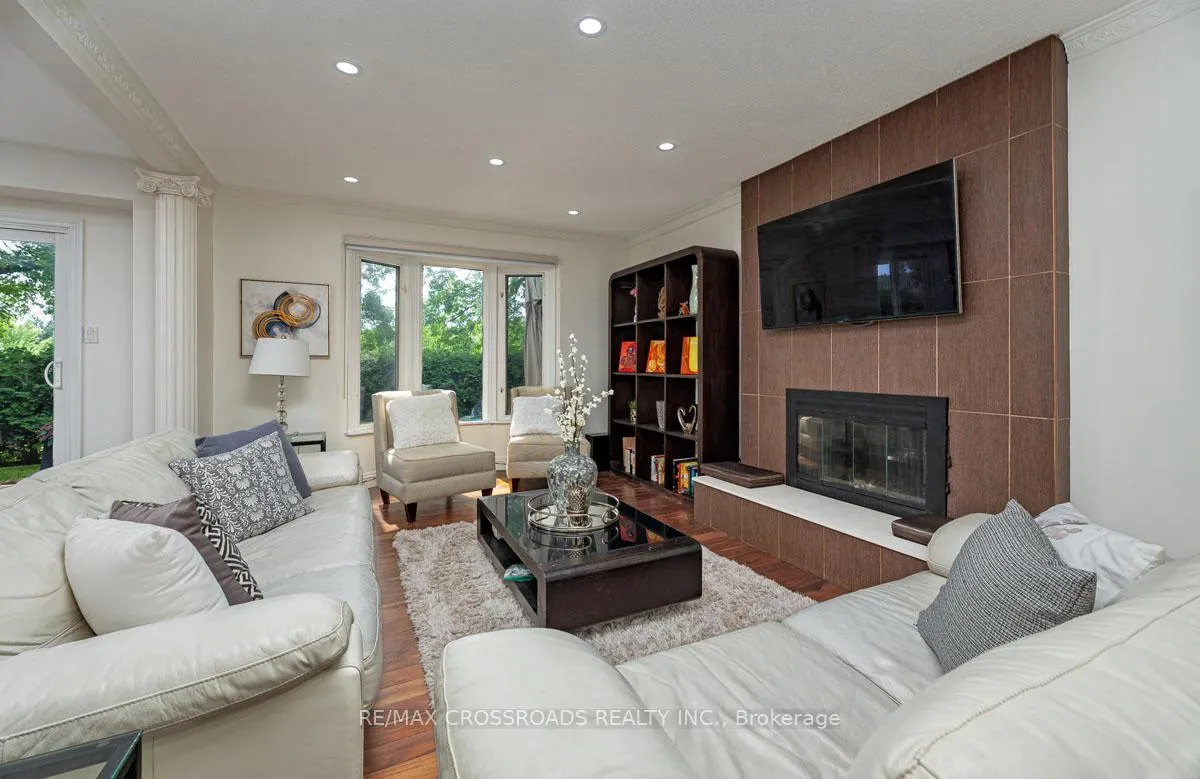 Photo 12 of 16 Heisey Drive, Markham, Markham Village — HOMEH