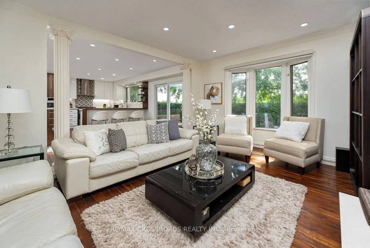 Photo 13 of 16 Heisey Drive, Markham, Markham Village — HOMEH