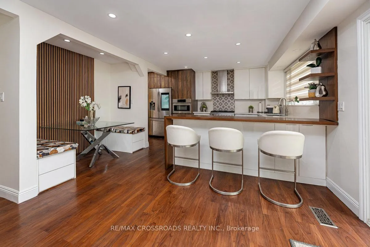Photo 14 of 16 Heisey Drive, Markham, Markham Village — HOMEH