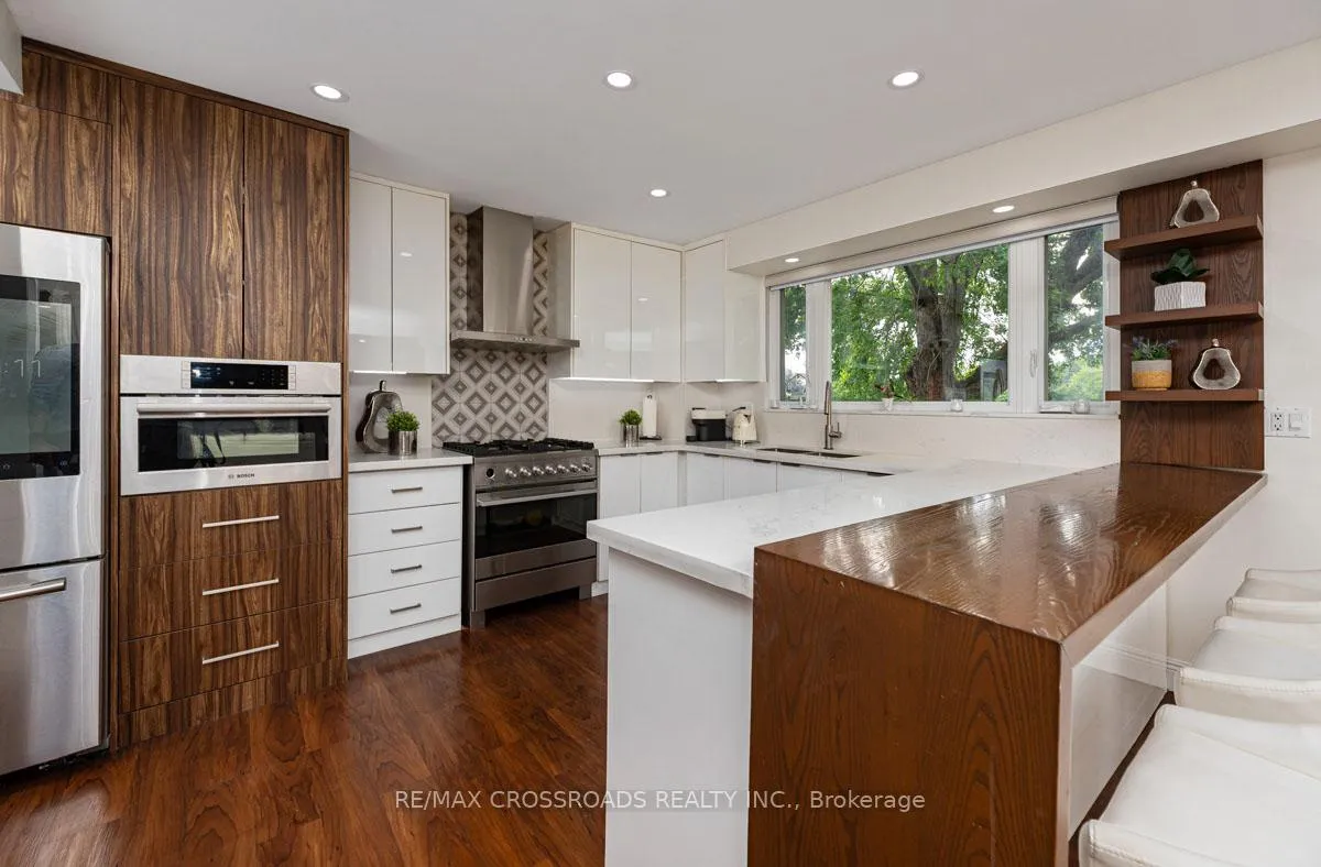 Photo 17 of 16 Heisey Drive, Markham, Markham Village — HOMEH