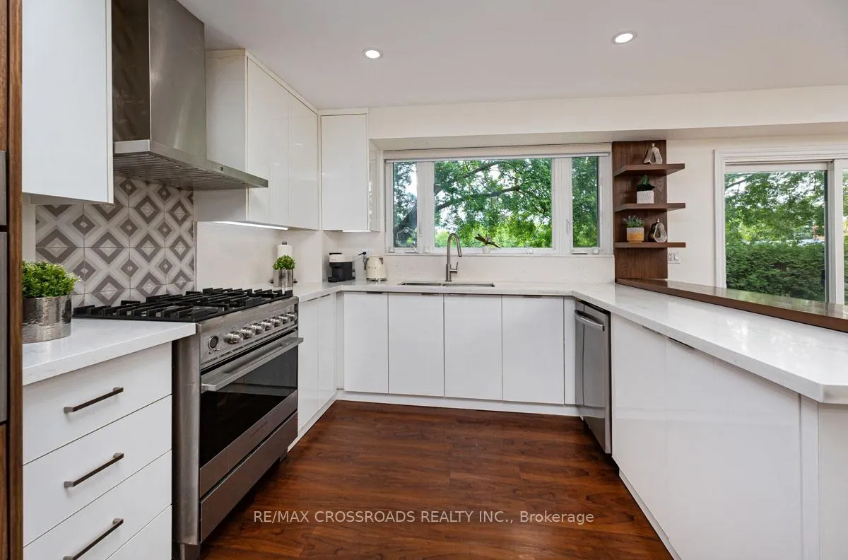 Photo 18 of 16 Heisey Drive, Markham, Markham Village — HOMEH