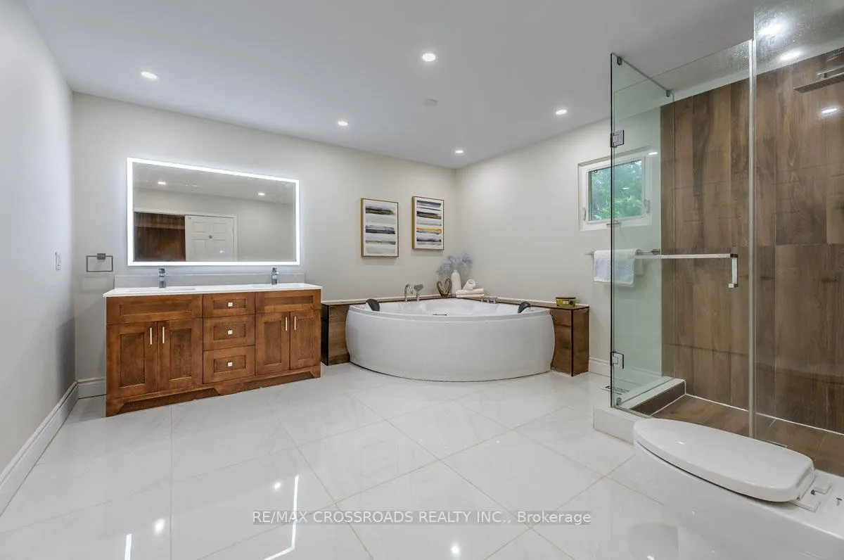 Photo 23 of 16 Heisey Drive, Markham, Markham Village — HOMEH