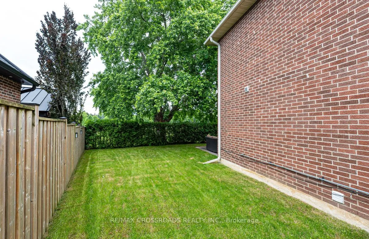 Photo 44 of 16 Heisey Drive, Markham, Markham Village — HOMEH