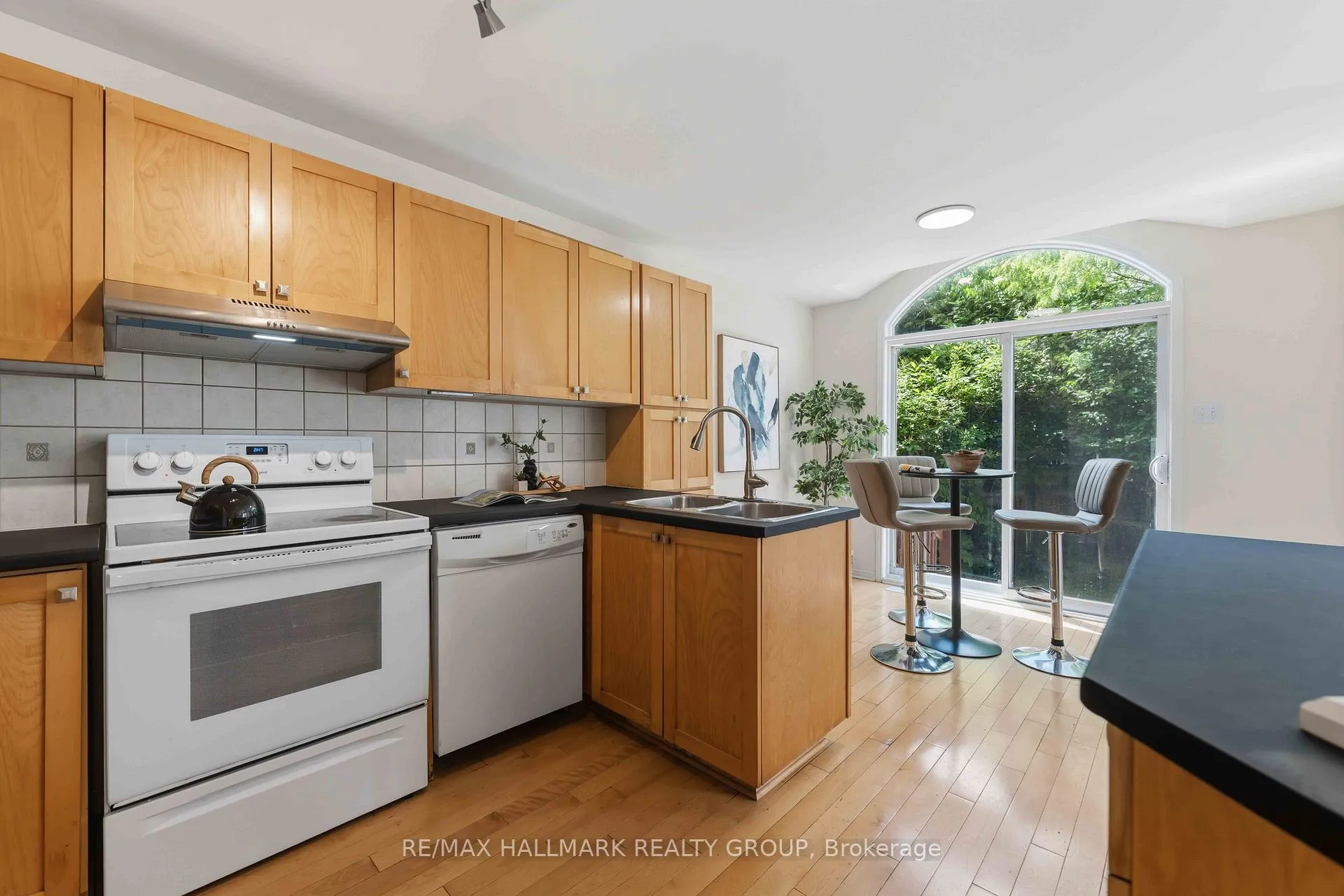 Photo 10 of 466 Citadel Crescent, Ottawa, Barrhaven - Strandherd — HOMEH