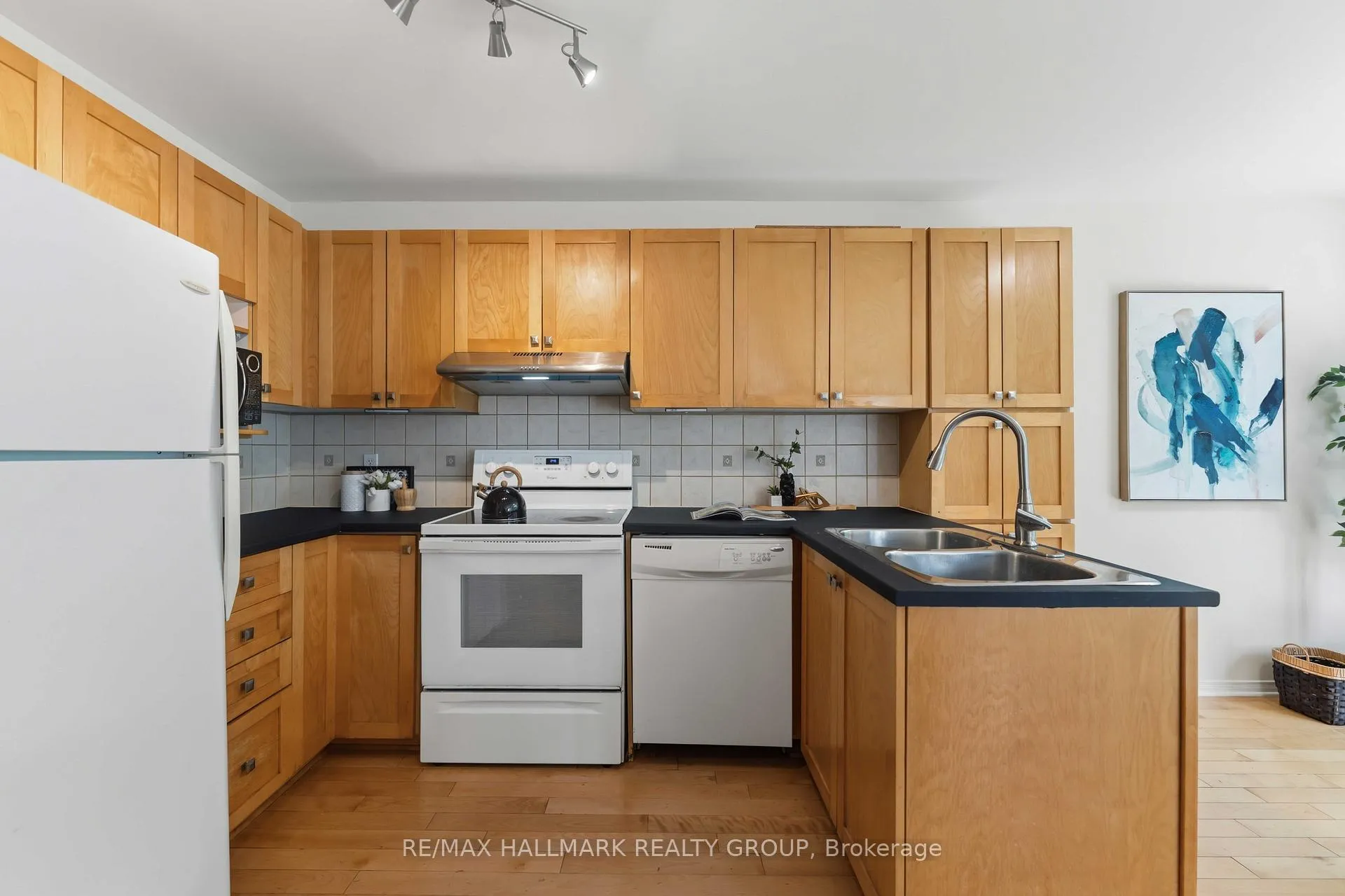 Photo 11 of 466 Citadel Crescent, Ottawa, Barrhaven - Strandherd — HOMEH