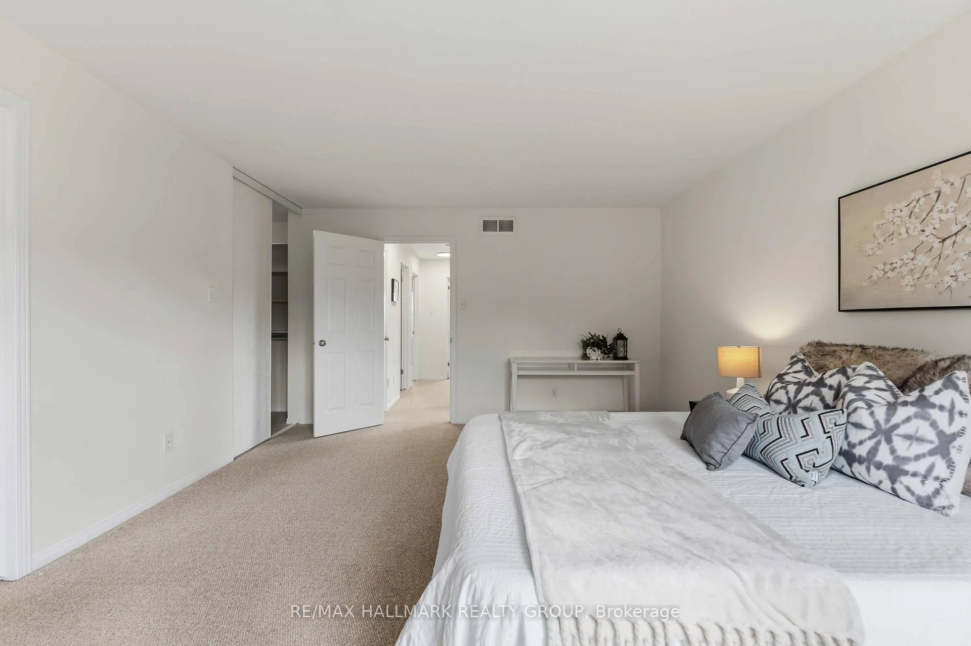 Photo 19 of 466 Citadel Crescent, Ottawa, Barrhaven - Strandherd — HOMEH