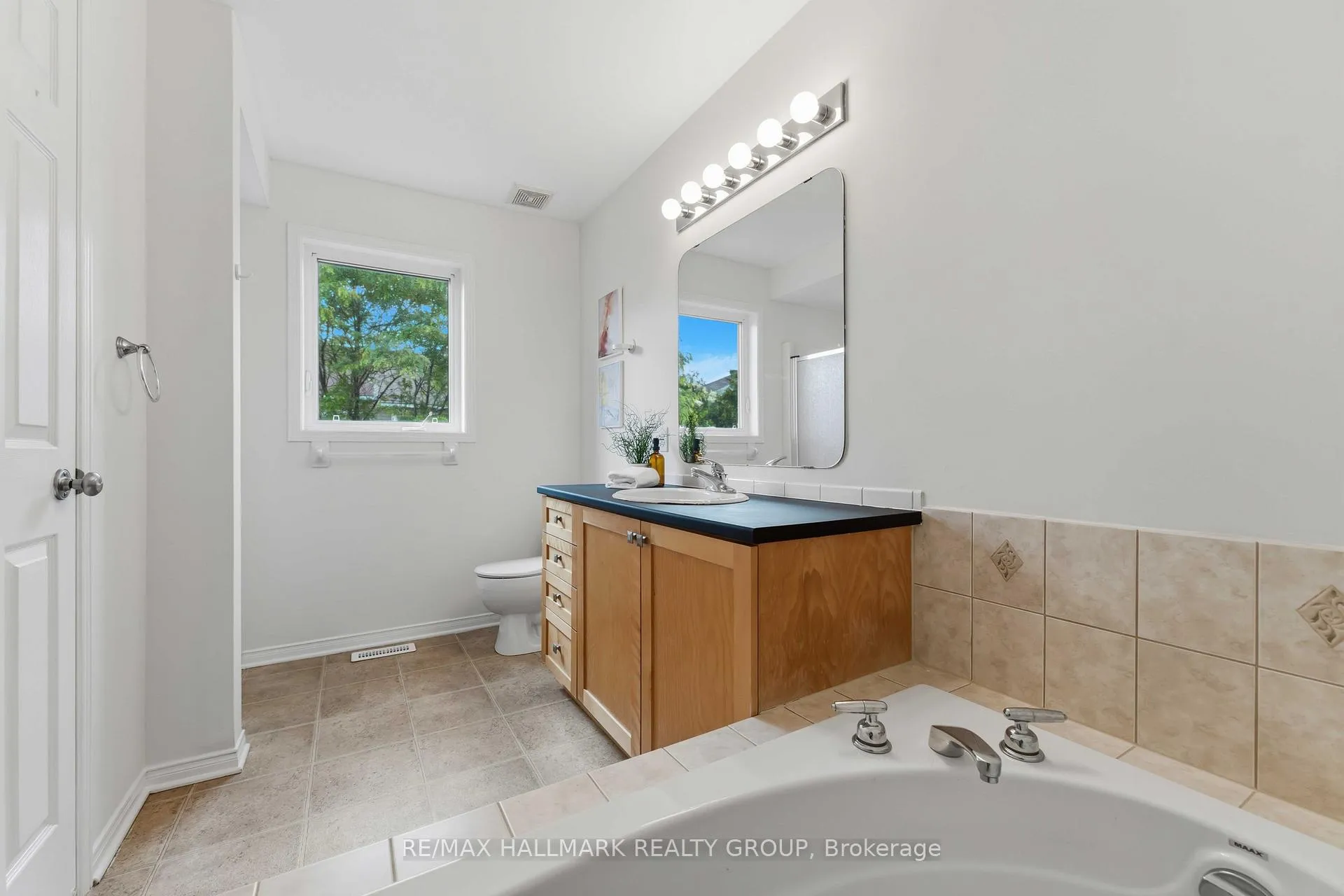 Photo 22 of 466 Citadel Crescent, Ottawa, Barrhaven - Strandherd — HOMEH