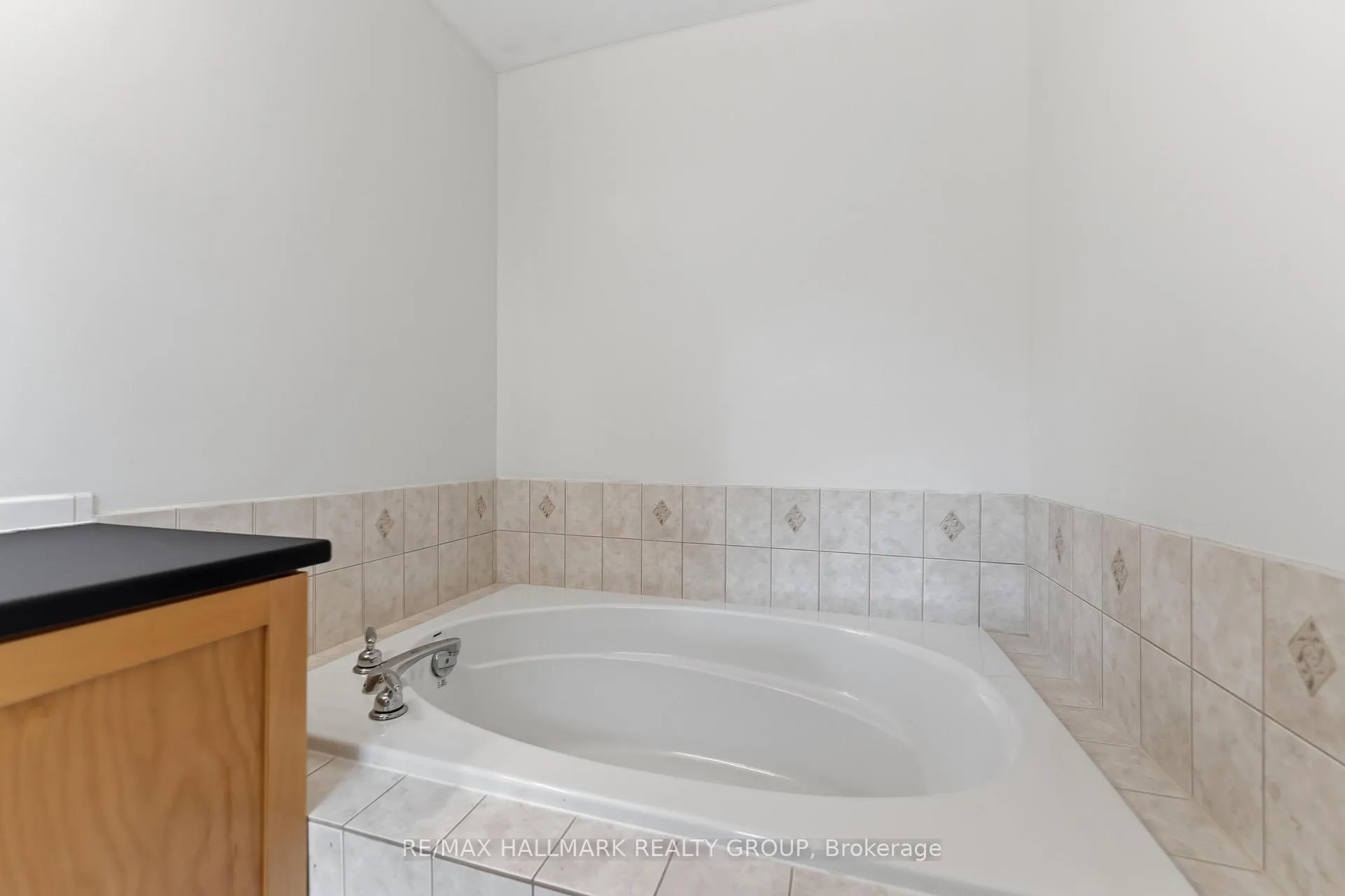 Photo 23 of 466 Citadel Crescent, Ottawa, Barrhaven - Strandherd — HOMEH