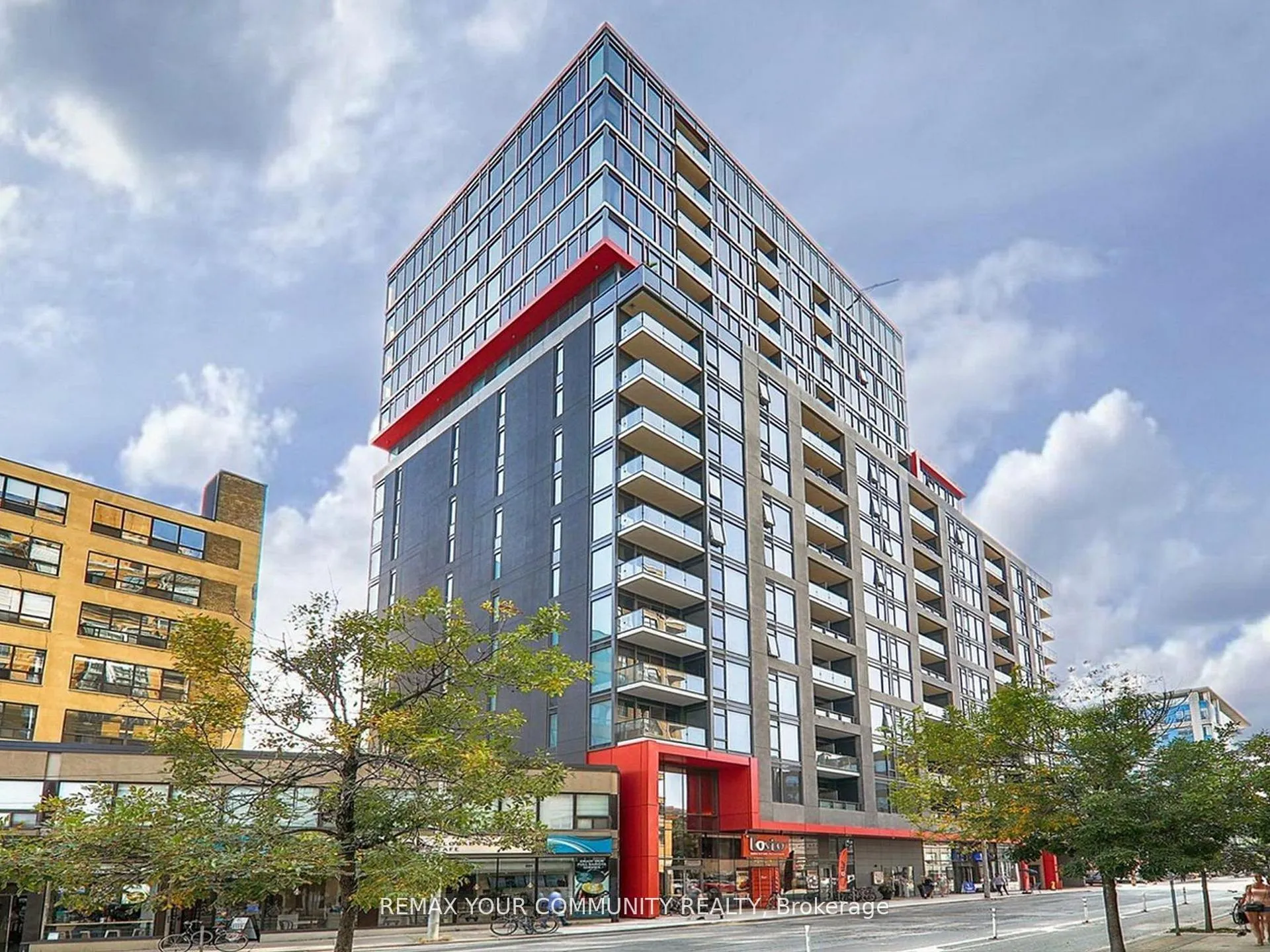 Front of Unit 1501, 435 Richmond Street W