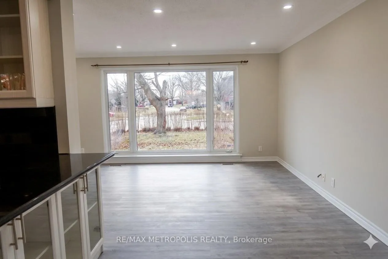 Photo 4 of 853 Douglas Avenue, Pickering, Bay Ridges — HOMEH