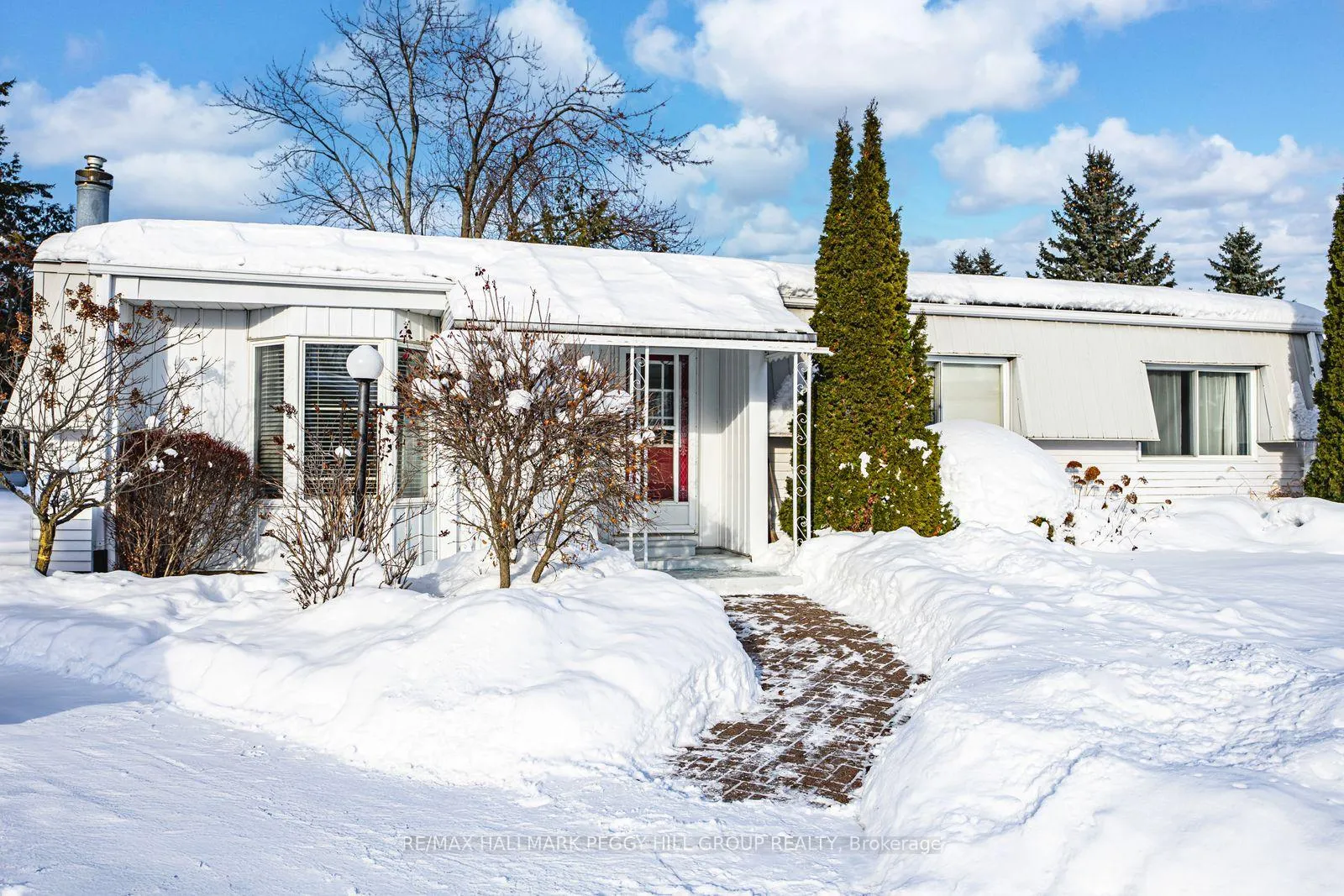 Front of 8 Carmans Cove