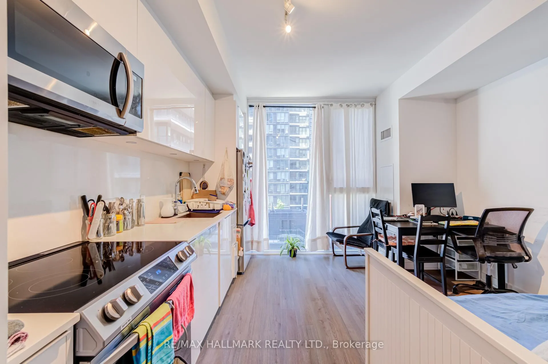 Photo 13 of Unit 906, 357 King Street W, Toronto, Waterfront Communities — HOMEH