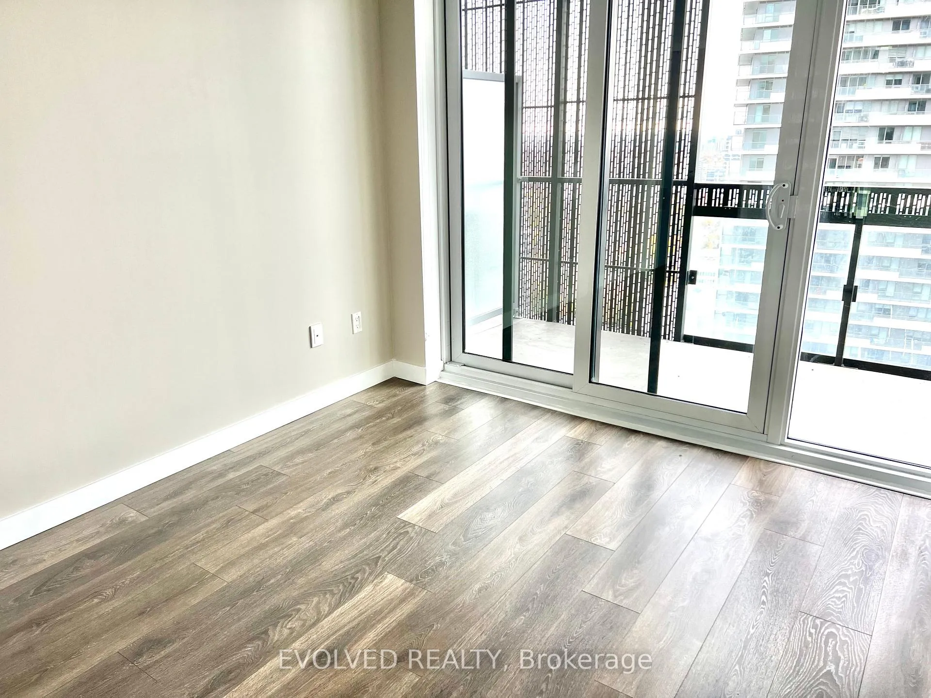 Photo 2 of Unit 2712, 8 Eglinton Avenue E, Toronto, Mount Pleasant West — HOMEH