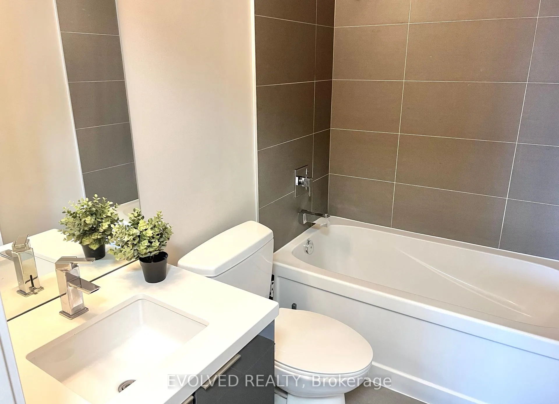 Photo 6 of Unit 2712, 8 Eglinton Avenue E, Toronto, Mount Pleasant West — HOMEH