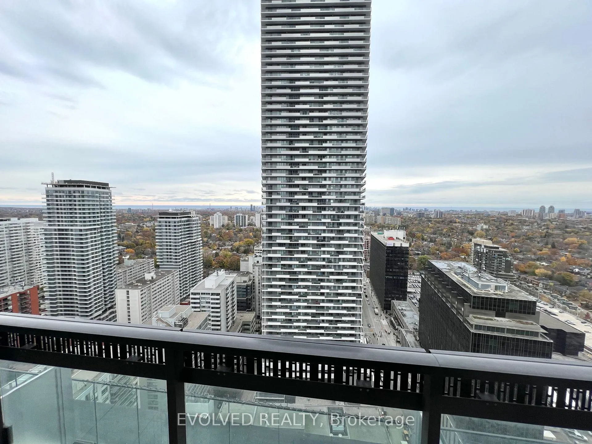 Photo 9 of Unit 2712, 8 Eglinton Avenue E, Toronto, Mount Pleasant West — HOMEH