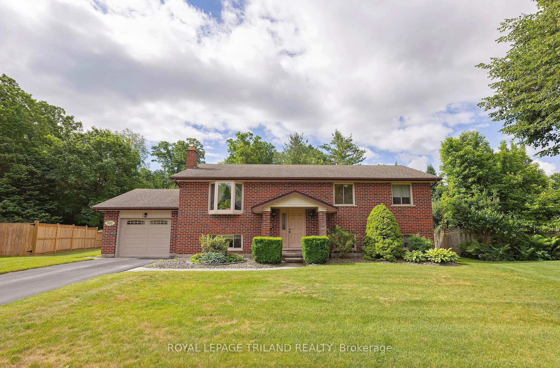 Photo 1 of 597 Seburn Drive, Strathroy-Caradoc, Mount Brydges — HOMEH