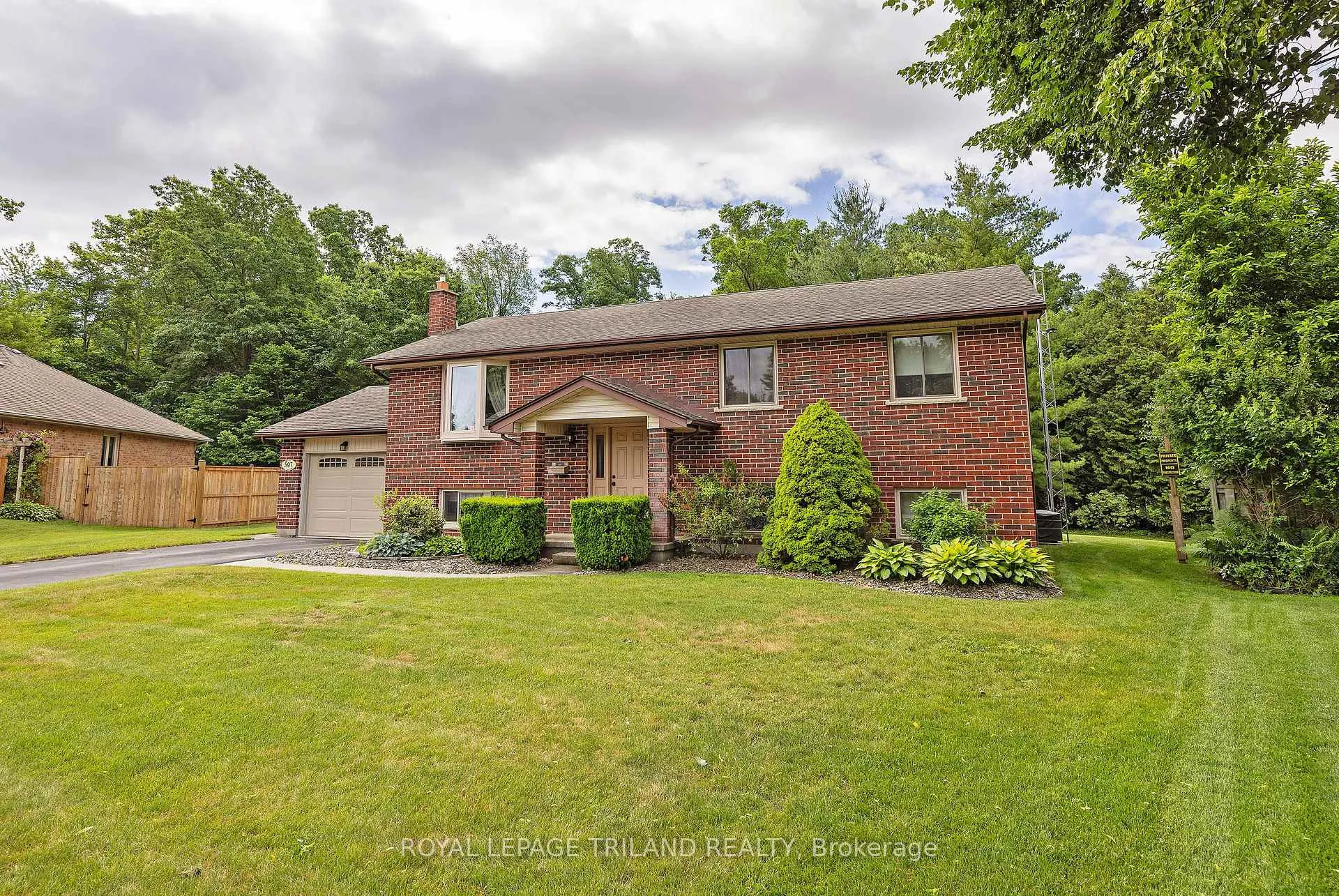 Photo 2 of 597 Seburn Drive, Strathroy-Caradoc, Mount Brydges — HOMEH