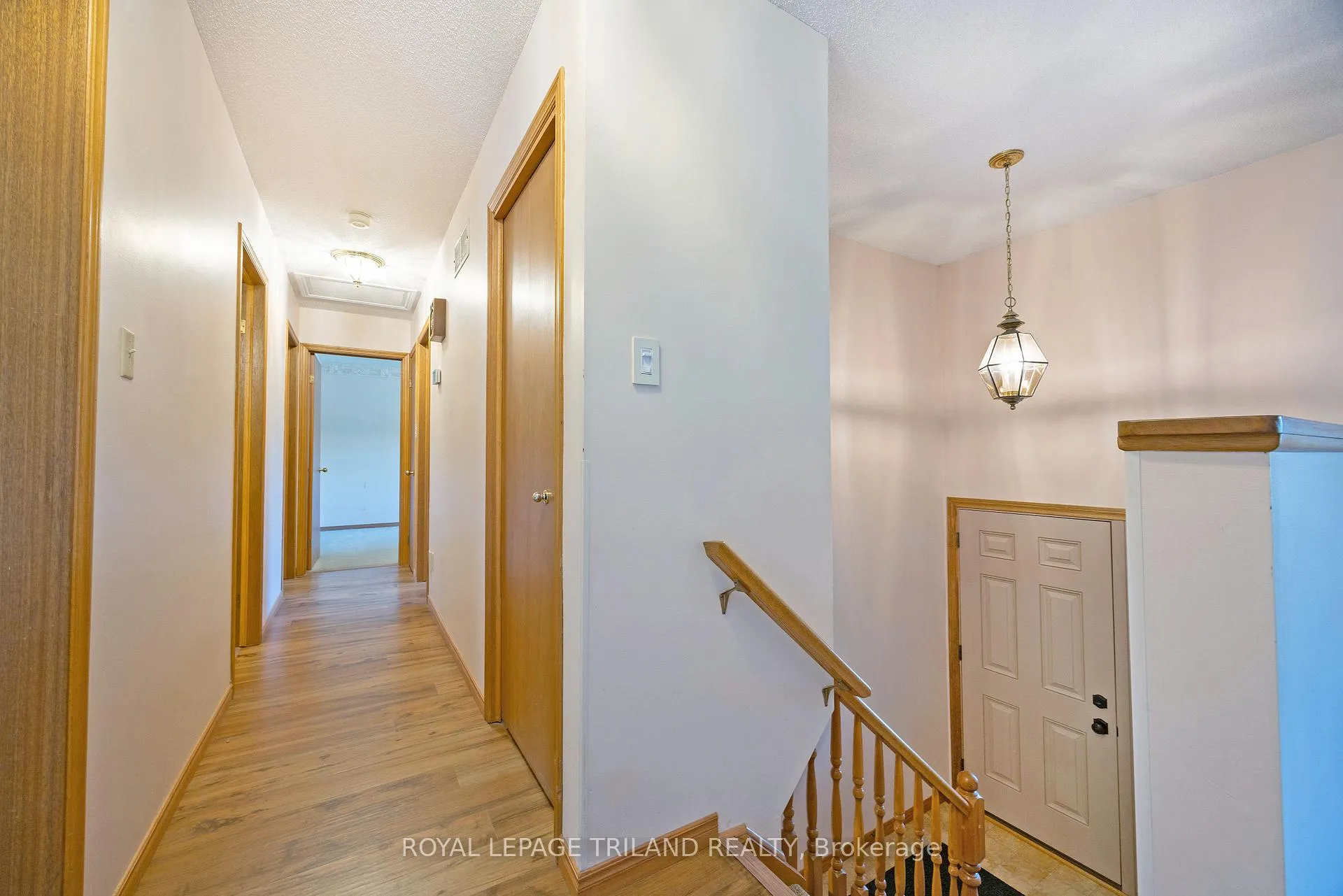 Photo 4 of 597 Seburn Drive, Strathroy-Caradoc, Mount Brydges — HOMEH