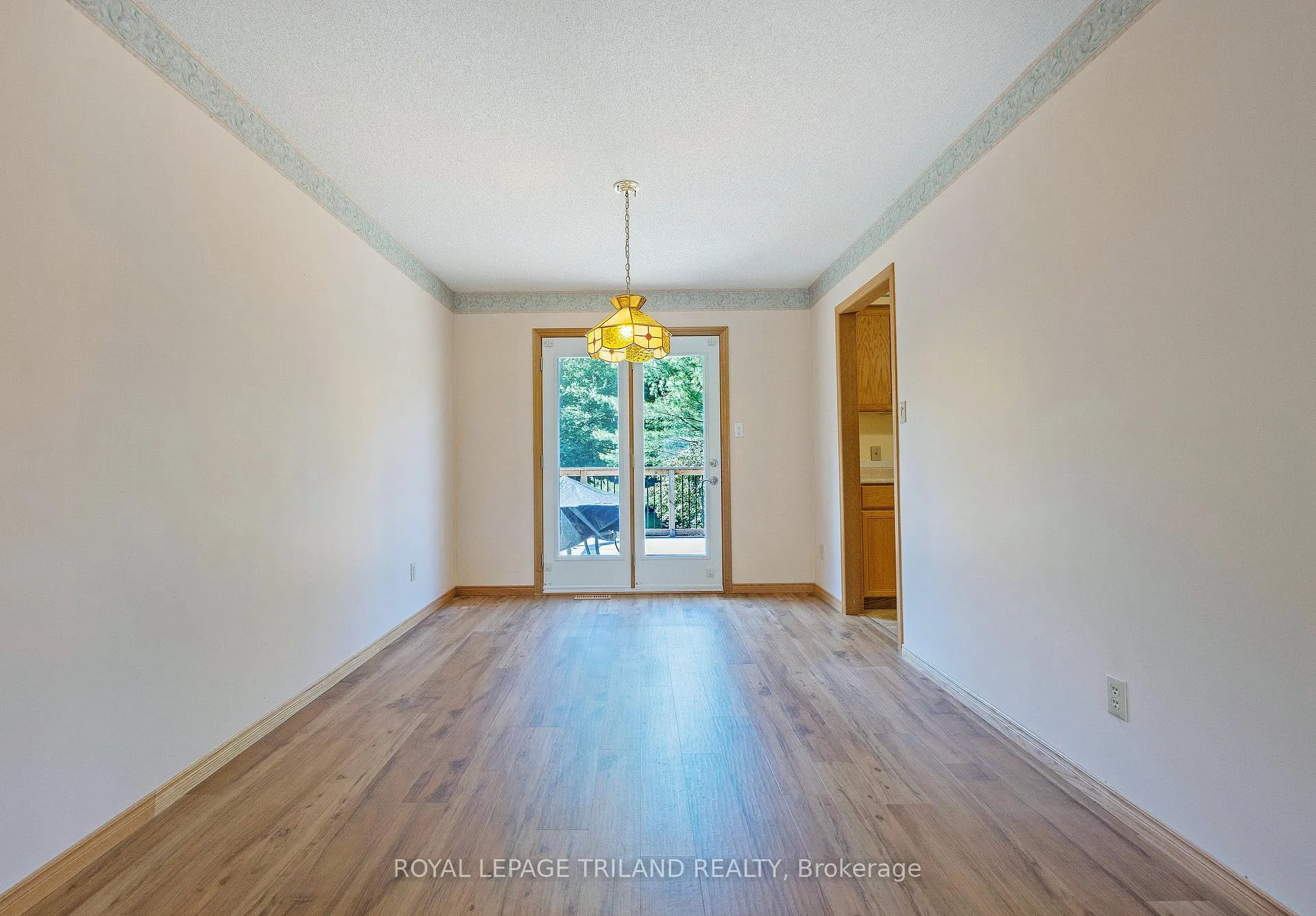 Photo 8 of 597 Seburn Drive, Strathroy-Caradoc, Mount Brydges — HOMEH