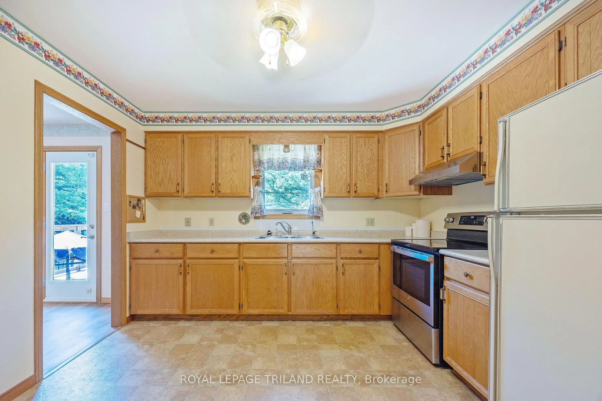 Photo 9 of 597 Seburn Drive, Strathroy-Caradoc, Mount Brydges — HOMEH