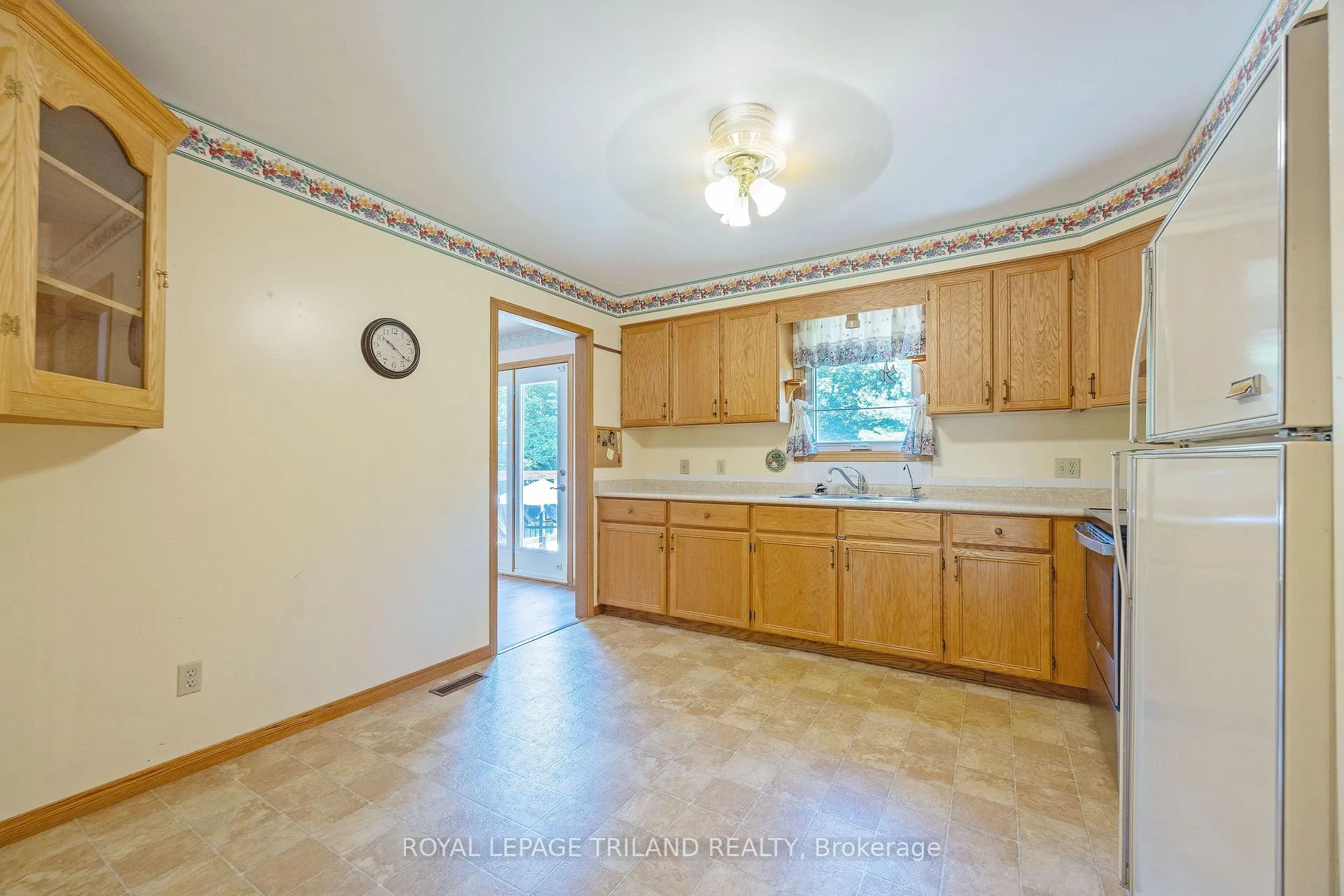 Photo 10 of 597 Seburn Drive, Strathroy-Caradoc, Mount Brydges — HOMEH