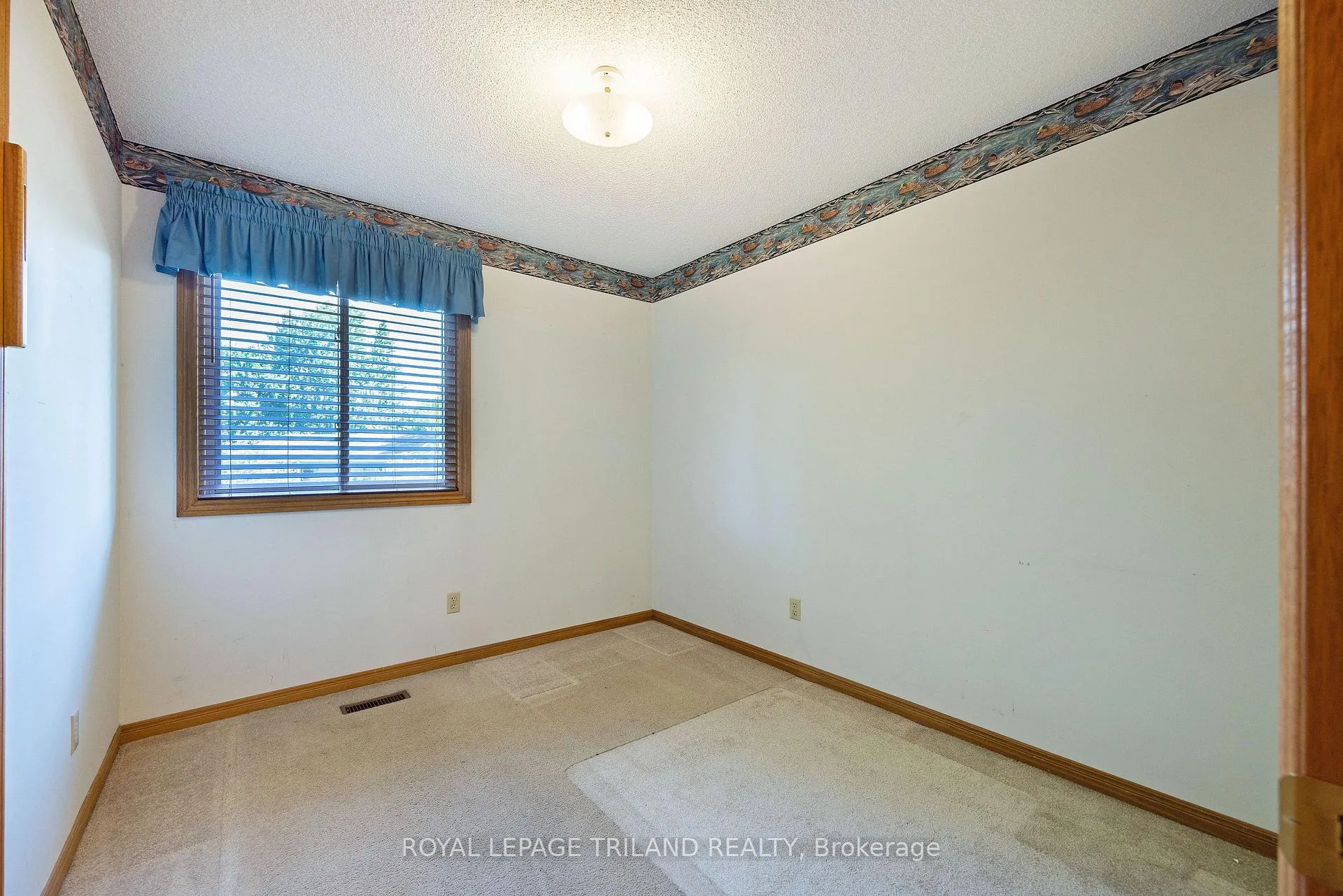 Photo 16 of 597 Seburn Drive, Strathroy-Caradoc, Mount Brydges — HOMEH