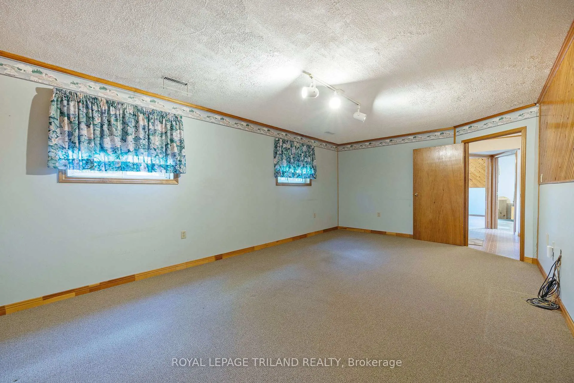 Photo 23 of 597 Seburn Drive, Strathroy-Caradoc, Mount Brydges — HOMEH