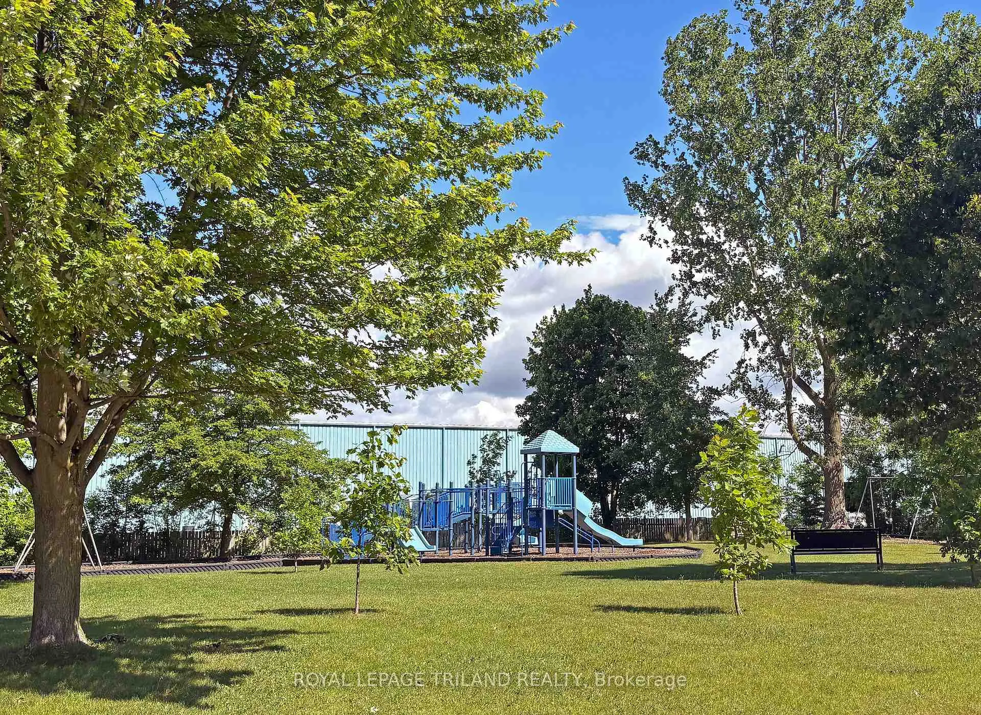 Photo 31 of 597 Seburn Drive, Strathroy-Caradoc, Mount Brydges — HOMEH