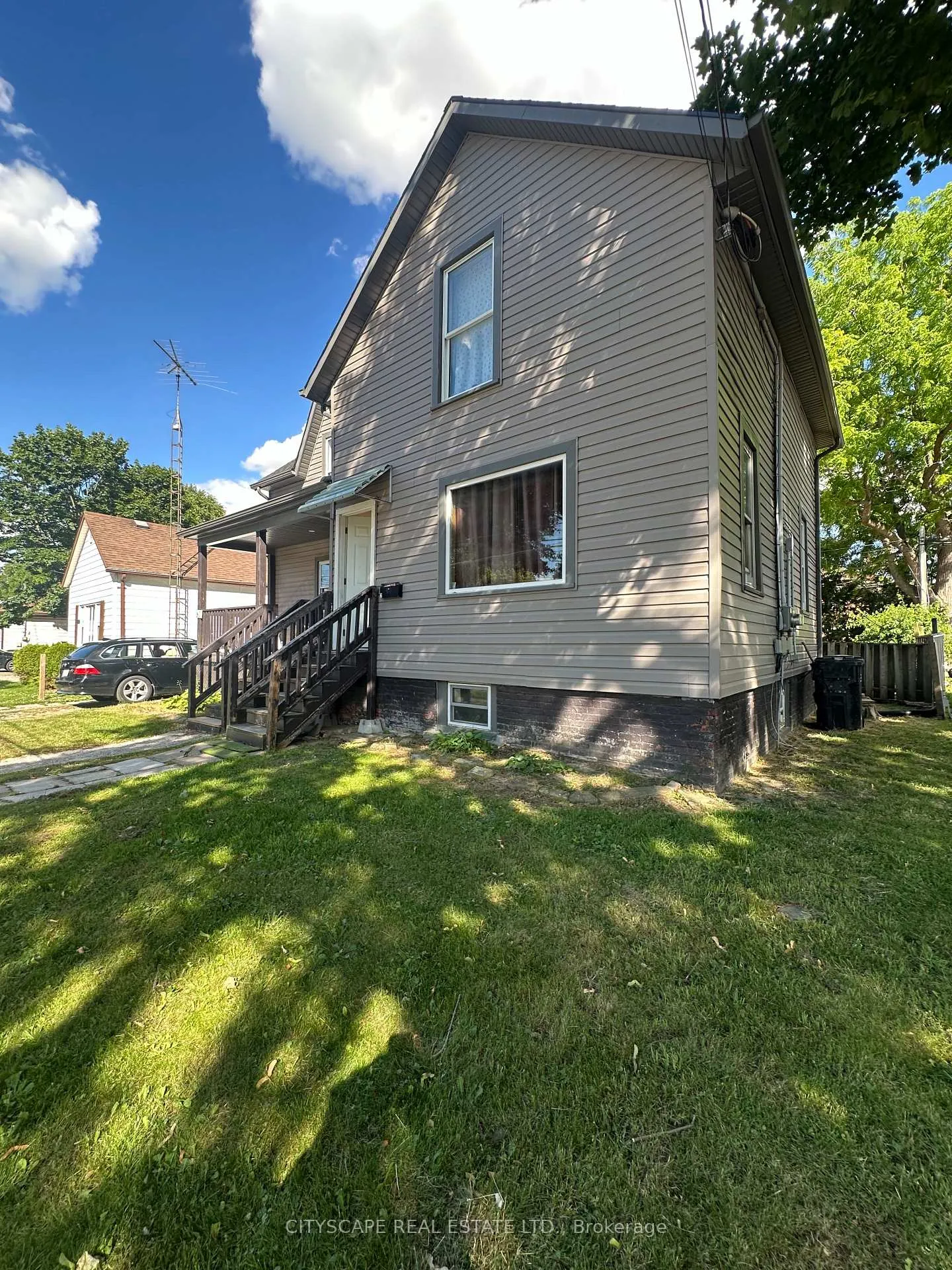 Photo 2 of 102 Gray Street, Chatham-Kent — HOMEH