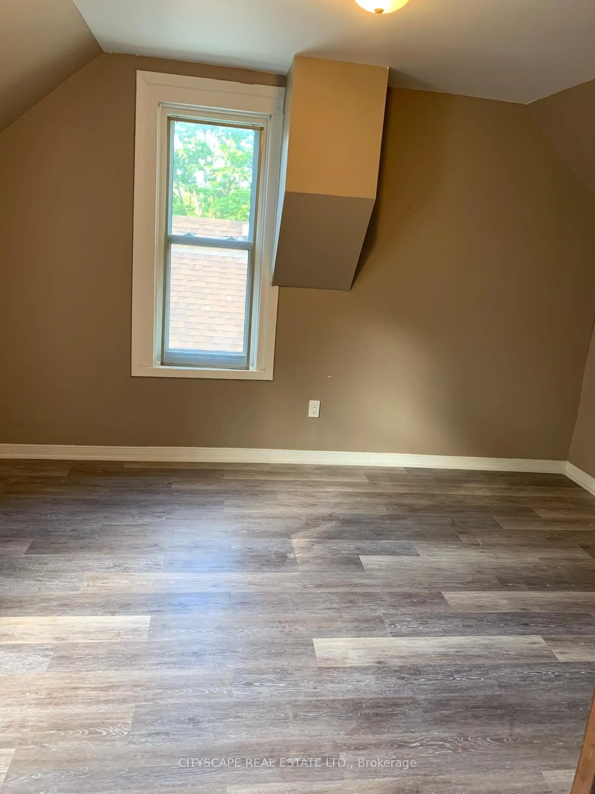 Photo 19 of 102 Gray Street, Chatham-Kent — HOMEH