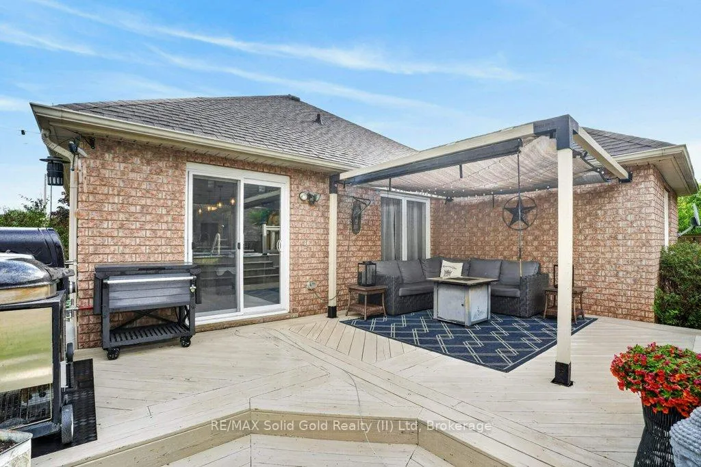 Photo 32 of 51 Westcliff Way, Cambridge, Blair Road — HOMEH
