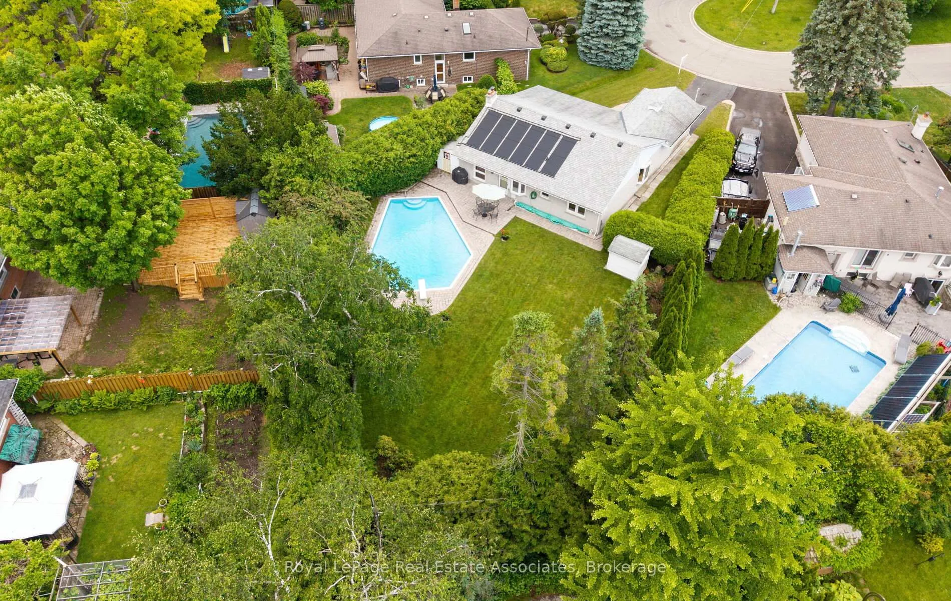 Photo 3 of 3071 Ballydown Crescent, Mississauga, Erindale — HOMEH