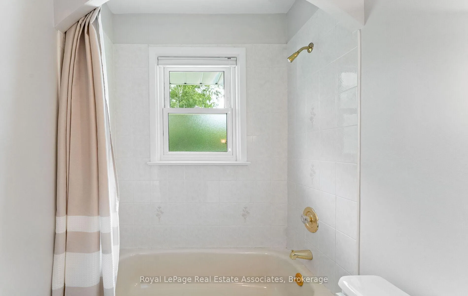 Photo 24 of 3071 Ballydown Crescent, Mississauga, Erindale — HOMEH